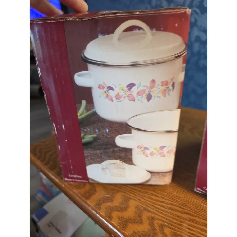 Vintage 80s Mini Enamelware Nesting Pots Set 3 Pastel Iris Floral White Enamel